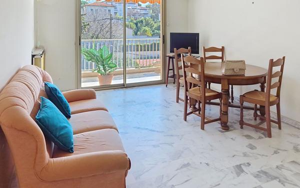 Appartement à vendre    2 pièces • 45 m2 Antibes