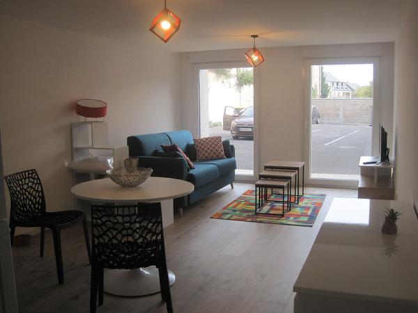 A LOUER STUDIO MEUBLE PROCHE CENTRE VILLE  ET GARE ST QUNETIN 02100