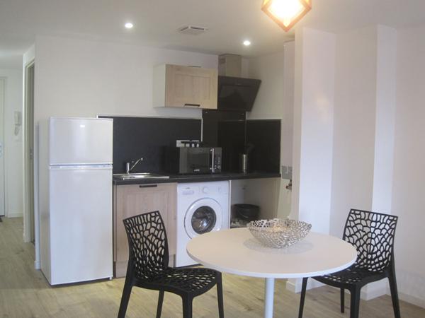 A LOUER STUDIO MEUBLE PROCHE CENTRE VILLE  ET GARE ST QUNETIN 02100