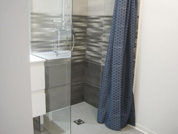 A LOUER STUDIO MEUBLE PROCHE CENTRE VILLE  ET GARE ST QUNETIN 02100