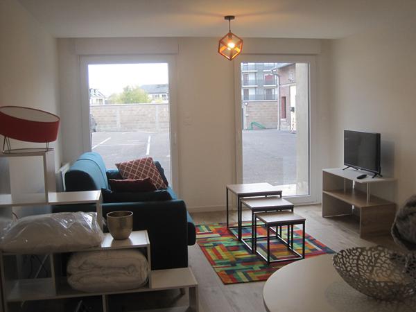 A LOUER STUDIO MEUBLE PROCHE CENTRE VILLE  ET GARE ST QUNETIN 02100