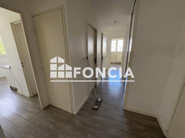 Location Appartement 4 pièces 79.7 m² - 18 RUE SAINT MATHIEU Meyzieu 69330