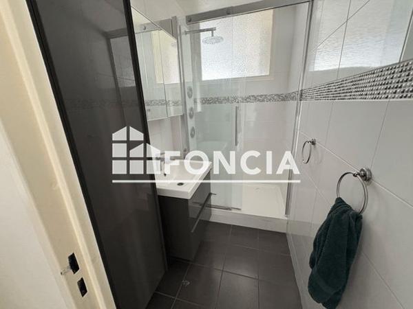 Location Appartement 4 pièces 79.7 m² - 18 RUE SAINT MATHIEU Meyzieu 69330