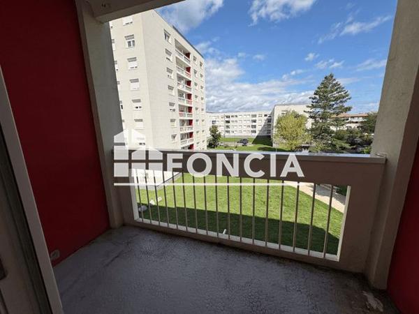 Location Appartement 4 pièces 79.7 m² - 18 RUE SAINT MATHIEU Meyzieu 69330