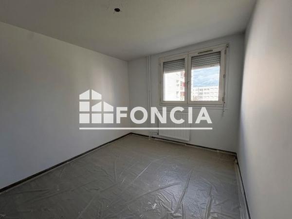 Location Appartement 4 pièces 79.7 m² - 18 RUE SAINT MATHIEU Meyzieu 69330