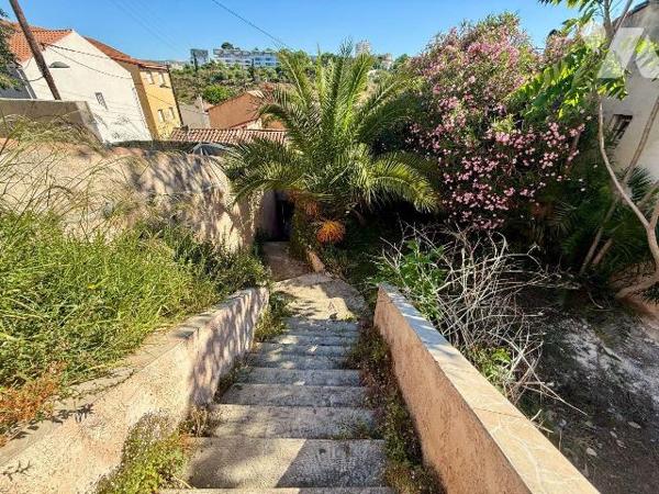 # SOUS OFFRE #

MARSEILLE - BELLE DE MAI

Maison familiale d'environ 120 m² sur une parcell...