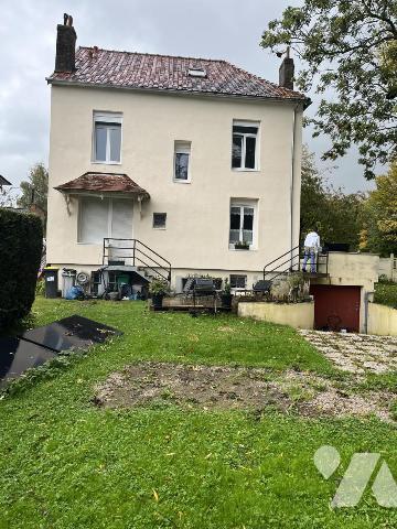 A vendre à HESDIN, EXCLUSIVITE, maison avec entrée, salle-salon, trois chambres, garage, jardin