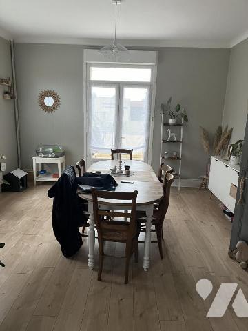 A vendre à HESDIN, EXCLUSIVITE, maison avec entrée, salle-salon, trois chambres, garage, jardin