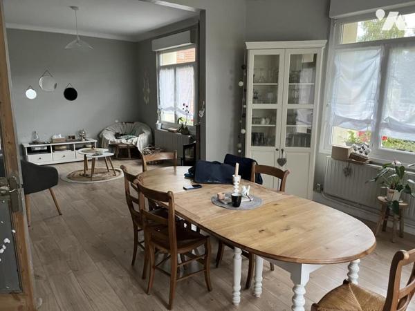 A vendre à HESDIN, EXCLUSIVITE, maison avec entrée, salle-salon, trois chambres, garage, jardin
