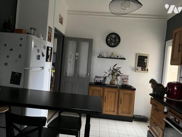 A vendre à HESDIN, EXCLUSIVITE, maison avec entrée, salle-salon, trois chambres, garage, jardin