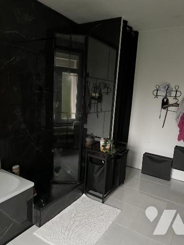 A vendre à HESDIN, EXCLUSIVITE, maison avec entrée, salle-salon, trois chambres, garage, jardin