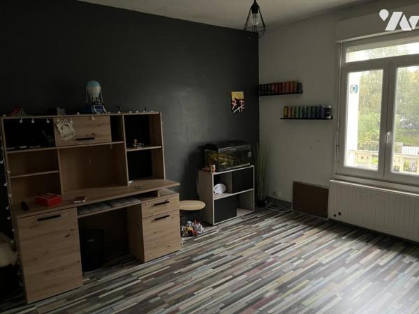 A vendre à HESDIN, EXCLUSIVITE, maison avec entrée, salle-salon, trois chambres, garage, jardin