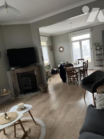 A vendre à HESDIN, EXCLUSIVITE, maison avec entrée, salle-salon, trois chambres, garage, jardin