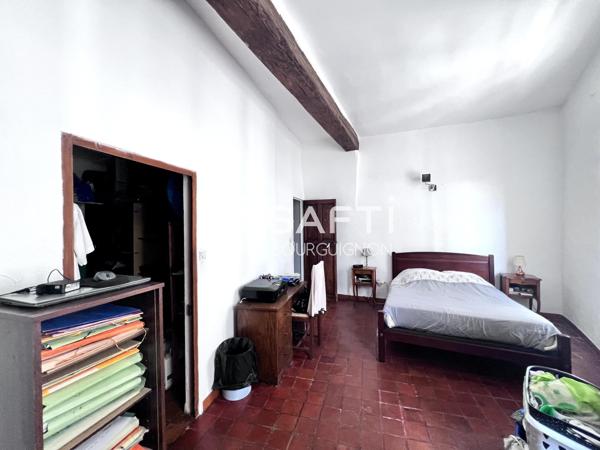 Maison de Ville avec Dépendance et Cour