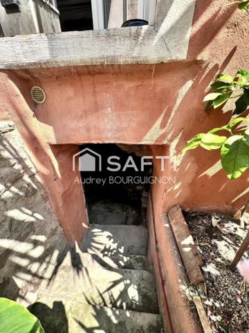 Maison de Ville avec Dépendance et Cour