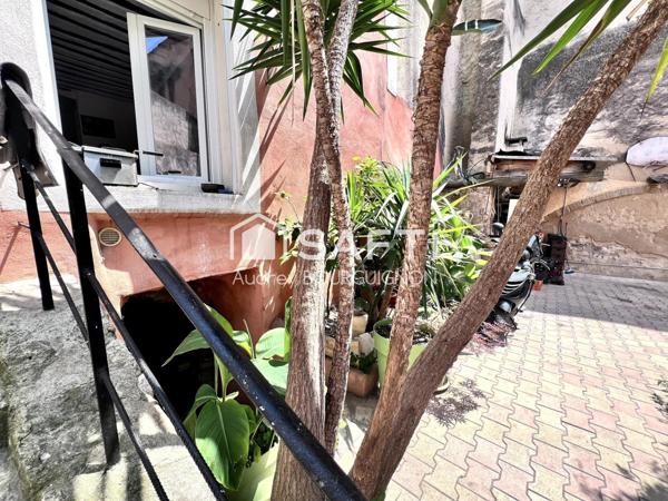 Maison de Ville avec Dépendance et Cour