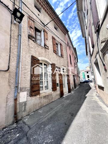 Maison de Ville avec Dépendance et Cour