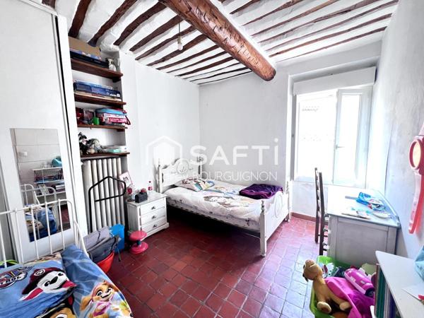 Maison de Ville avec Dépendance et Cour