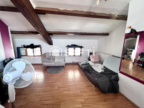 Maison de Ville avec Dépendance et Cour