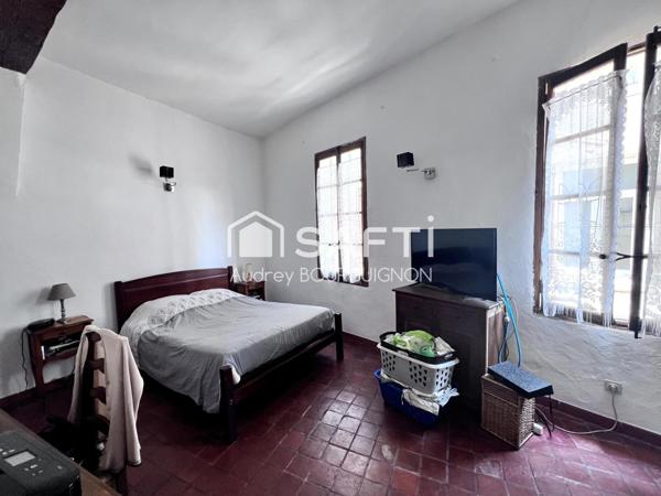 Maison de Ville avec Dépendance et Cour