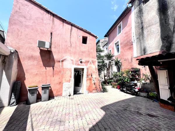 Maison de Ville avec Dépendance et Cour