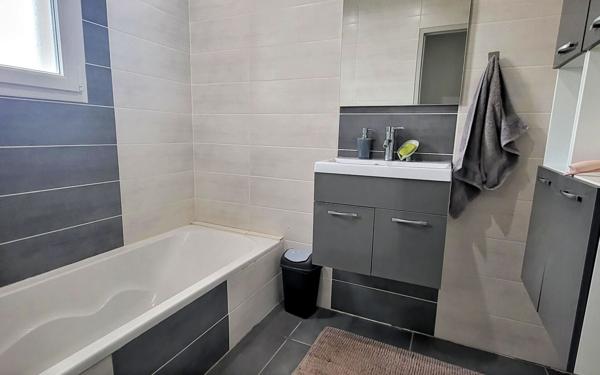 Maison à vendre    4 pièces • 100 m2 Saint-Maurice-l'Exil