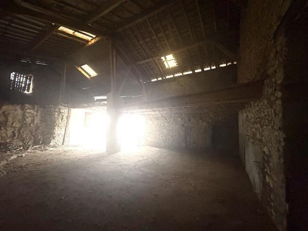 Grange à rénover sur 1246m2 de terrain