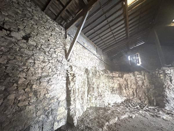 Grange à rénover sur 1246m2 de terrain