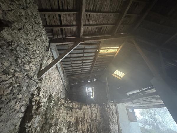 Grange à rénover sur 1246m2 de terrain