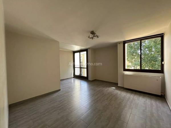 Location                                                      Appartement
                        
                     2 pièces                      46 m2                     à Arpajon