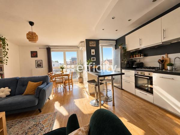 Appartement
         3 pièces
        - 63 m² 285 000 € *