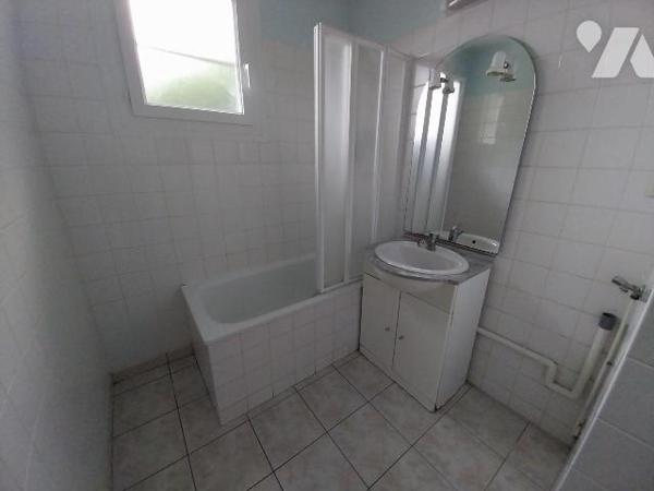 Maison à Vendre à Saint-Christophe-des-Bois (35210) en Ille-et-Vilaine (35)

Cette maison de ...