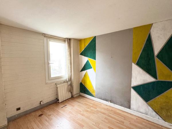 Maison divisée en 3 logements - Brive centre