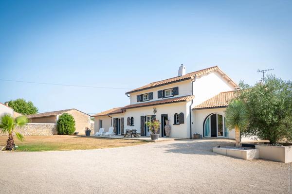PROPRIETE AVEC 4 CHAMBRES ET PISCINE - CISSE