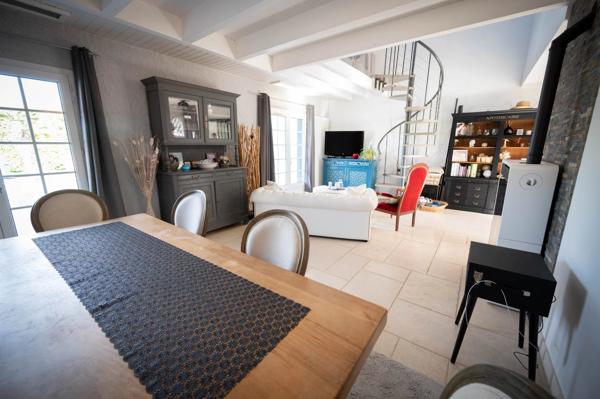 PROPRIETE AVEC 4 CHAMBRES ET PISCINE - CISSE