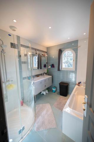 PROPRIETE AVEC 4 CHAMBRES ET PISCINE - CISSE