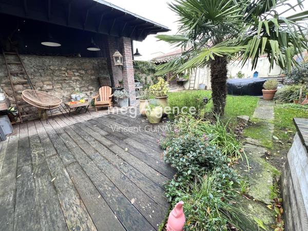 Maison à MORTAGNE-SUR-SEVRE, 85290 - 9 pièces 208m²