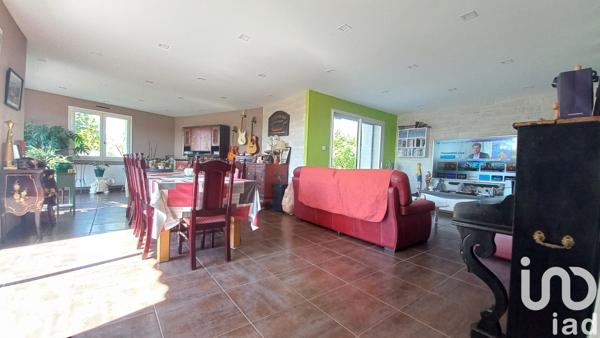 Maison traditionnelle 12 pièces de 299 m² à Boulieu-lès-Annonay (07100)