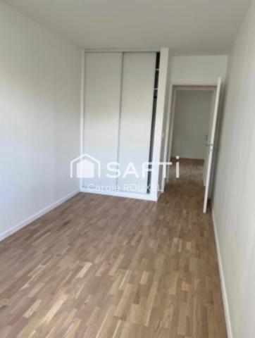 SPACIEUX APPARTEMENT Refait a Neuf A pieds du PORT avec Annexes
