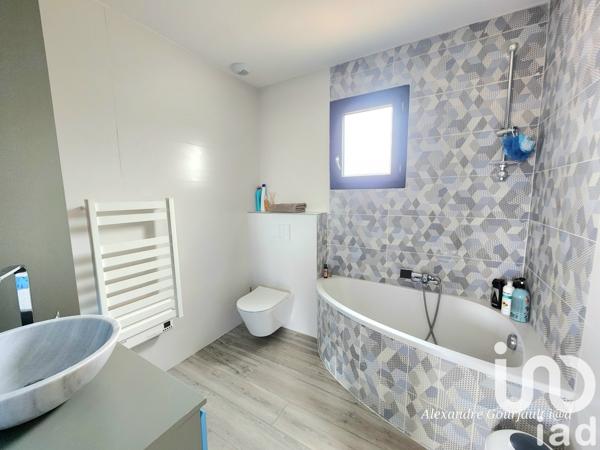Maison 6 pièces de 120 m² à Capestang (34310)