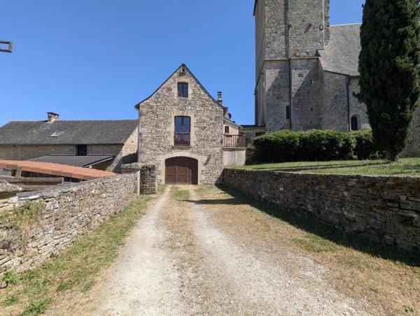 Maison de village en pierre avec 3 chambres, garage double, cave et terrasses
