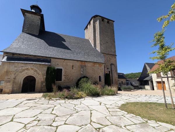 Maison de village en pierre avec 3 chambres, garage double, cave et terrasses
