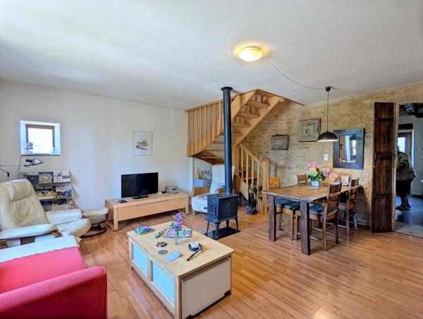Maison de village en pierre avec 3 chambres, garage double, cave et terrasses