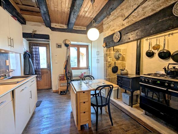 Maison de village en pierre avec 3 chambres, garage double, cave et terrasses