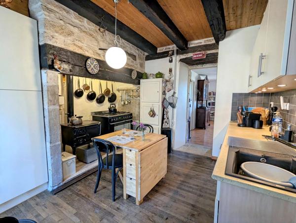 Maison de village en pierre avec 3 chambres, garage double, cave et terrasses