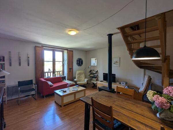 Maison de village en pierre avec 3 chambres, garage double, cave et terrasses