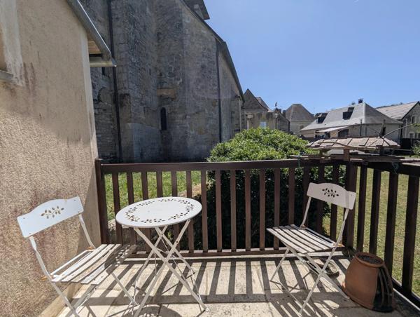 Maison de village en pierre avec 3 chambres, garage double, cave et terrasses