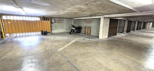 Bel Appartement Résidentiel de 81 m² avec Ascenseur, Hall d'entrée sécurisé, Interphone, Balcon, Local technique, Cave, Garage et Terrain clos, sécurisé et paysager de 2115 m²