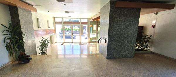 Bel Appartement Résidentiel de 81 m² avec Ascenseur, Hall d'entrée sécurisé, Interphone, Balcon, Local technique, Cave, Garage et Terrain clos, sécurisé et paysager de 2115 m²