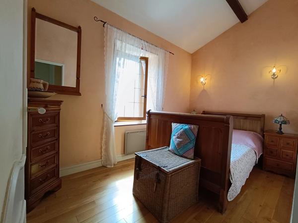 Charmante maison avec piscine et maison d'amis, proche Maillezais